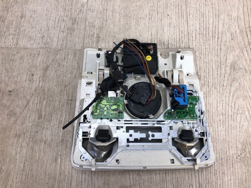 Плафон салона JETTA USA 10-17 2011 162 CBTA 2.5L Плафон салона JETTA USA 10-17 2011 162 CBTA 2.5L