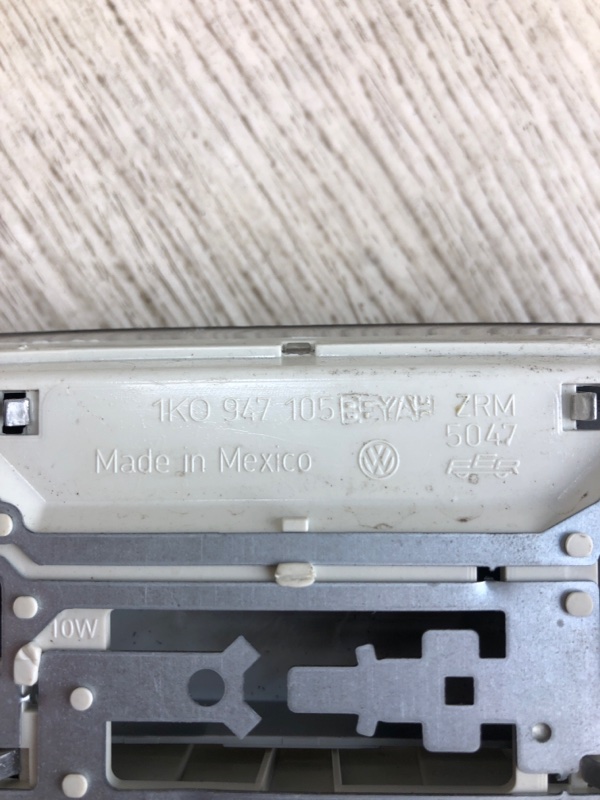 Плафон салона JETTA USA 10-17 2011 162 CBTA 2.5L Плафон салона JETTA USA 10-17 2011 162 CBTA 2.5L