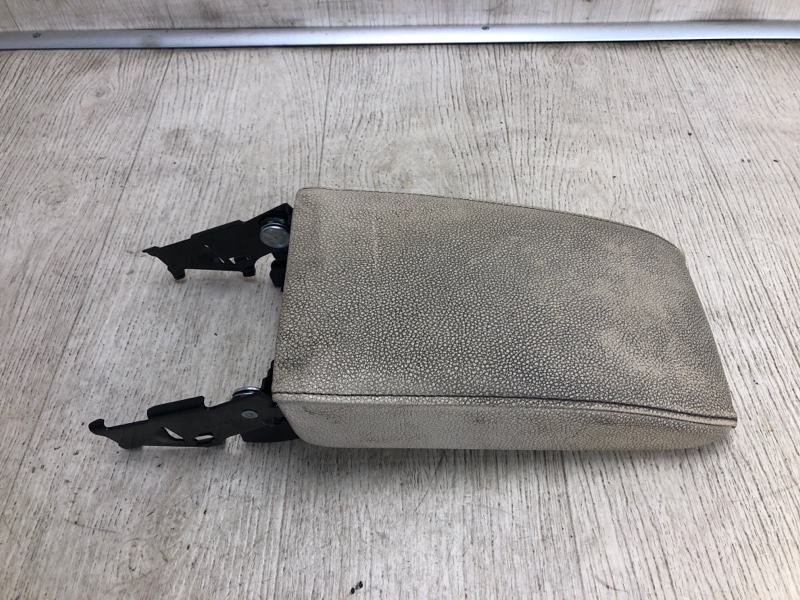 Подлокотник VOLKSWAGEN JETTA USA 10-17 2011 162 CBTA 2.5L 5C6 864 571 83X Б/У