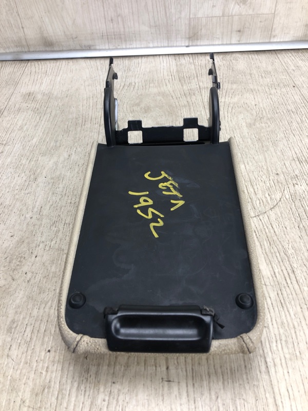 Подлокотник JETTA USA 10-17 2011 162 CBTA 2.5L