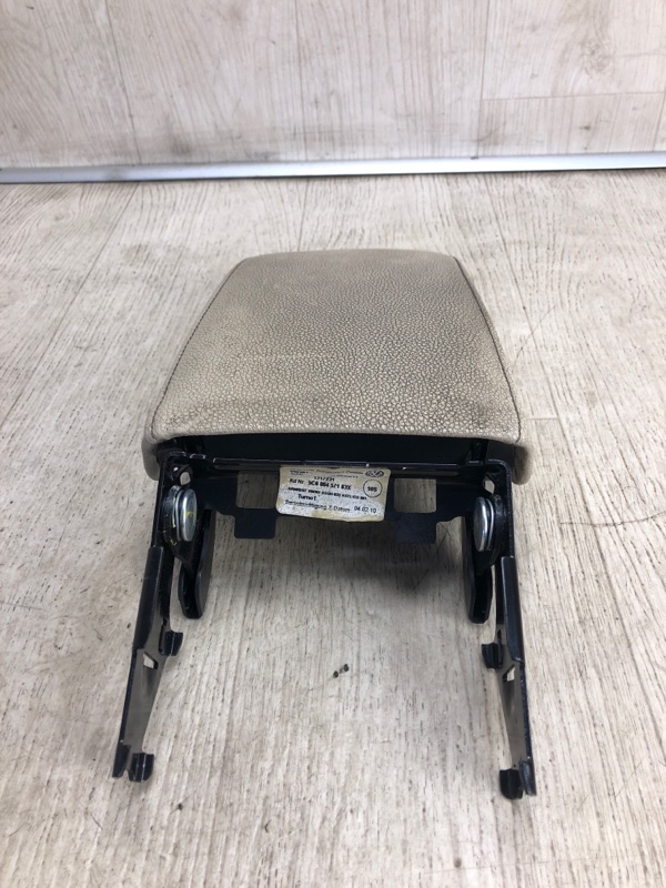 Подлокотник JETTA USA 10-17 2011 162 CBTA 2.5L