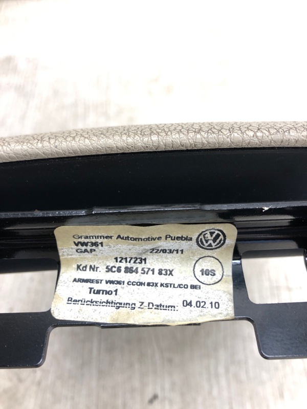 Подлокотник JETTA USA 10-17 2011 162 CBTA 2.5L