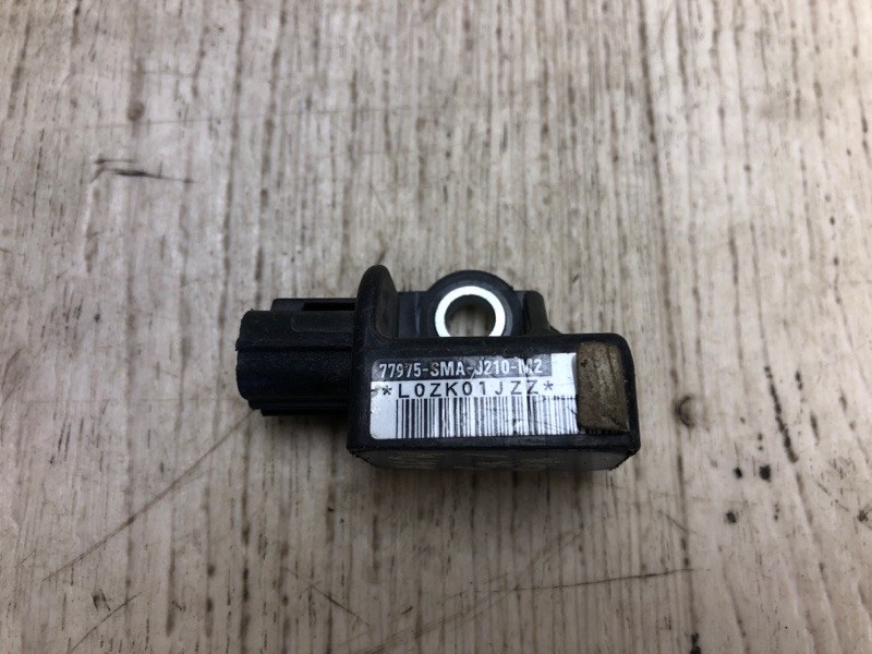 Датчик удара передний правый MDX (YD2) 06-13 YD2