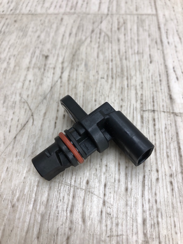 Датчик положения распредвала PASSAT B8 14- 2015 A32 1.8 CPRA