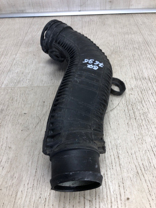 Патрубок интеркулера правый VOLKSWAGEN PASSAT B8 14- A32 1.8 CPRA Патрубок интеркулера правый VOLKSWAGEN PASSAT B8 14- A32 1.8 CPRA