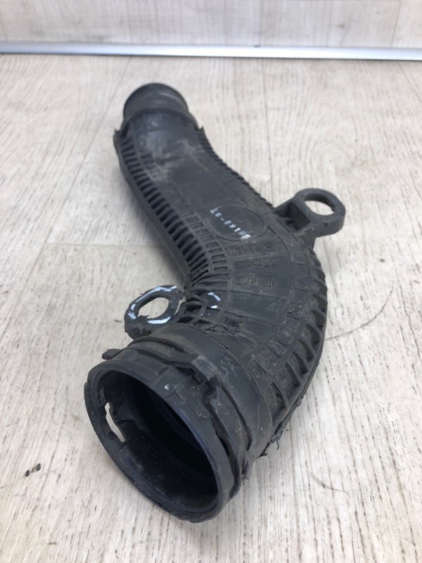 Патрубок интеркулера правый PASSAT B8 14- 2015 A32 1.8 CPRA Патрубок интеркулера правый PASSAT B8 14- 2015 A32 1.8 CPRA