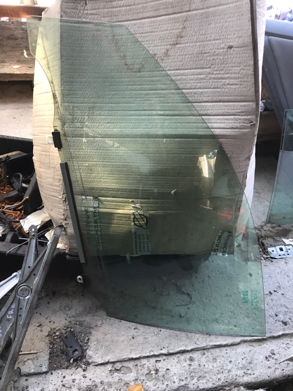 Стекло двери переднее левое TOYOTA RAV4 05-12 68102-42160 Б/У