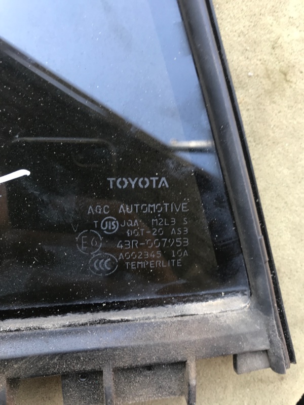 Стекло двери глухое заднее левое RAV4 05-12