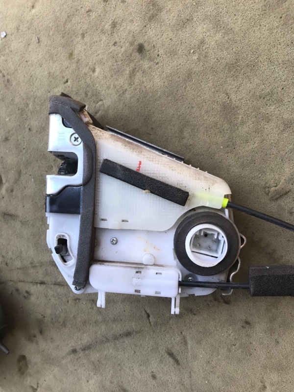 Замок двери задний левый PRIUS - 30 09-17