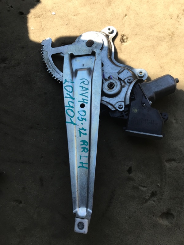 Стеклоподъемник задний левый TOYOTA RAV4 05-12 69804-42040 Б/У