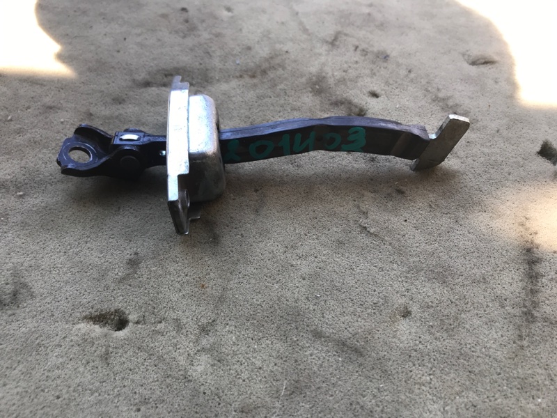 Запчасть ограничитель двери задний левый TOYOTA RAV4 05-12 68640-42030 Б/У Ограничитель двери задний левый TOYOTA RAV4 05-12 68640-42030 Б/У