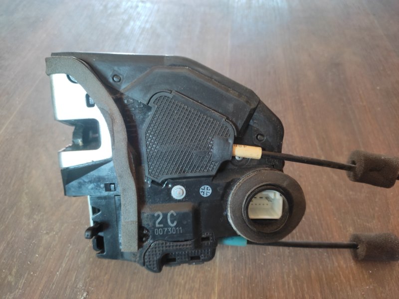 Запчасть замок двери задний левый TOYOTA RAV4 05-12 69060-42021 Б/У Замок двери задний левый TOYOTA RAV4 05-12 69060-42021 Б/У