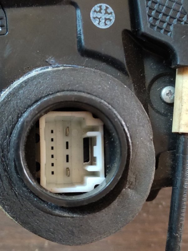 Замок двери задний левый RAV4 05-12 Замок двери задний левый RAV4 05-12