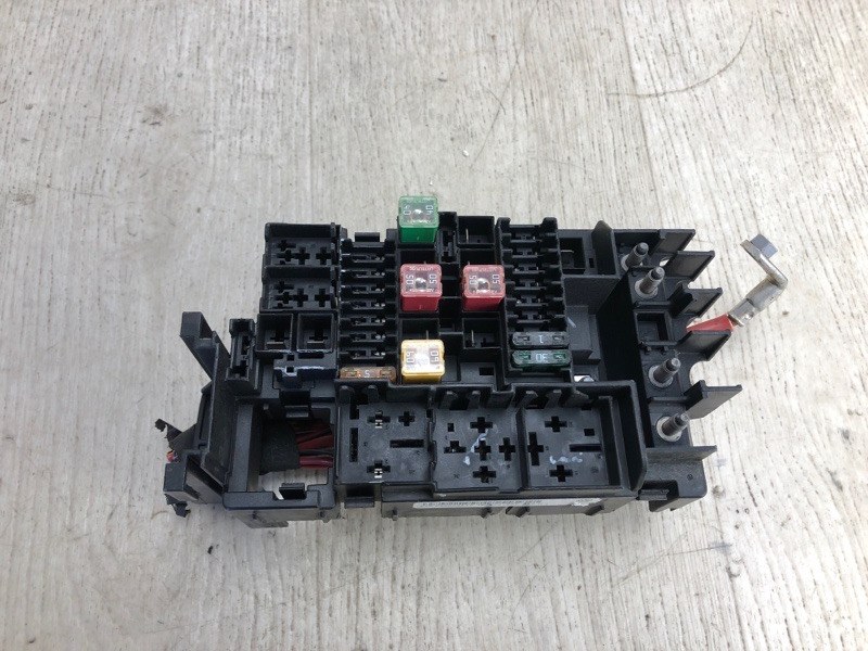 Блок предохранителей моторный отсек VOLKSWAGEN JETTA USA 10-17 2011 162 CBTA 2.5L 5C0 937 819 H Б/У
