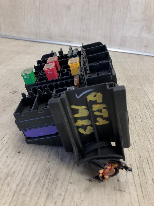 Блок предохранителей моторный отсек JETTA USA 10-17 2011 162 CBTA 2.5L