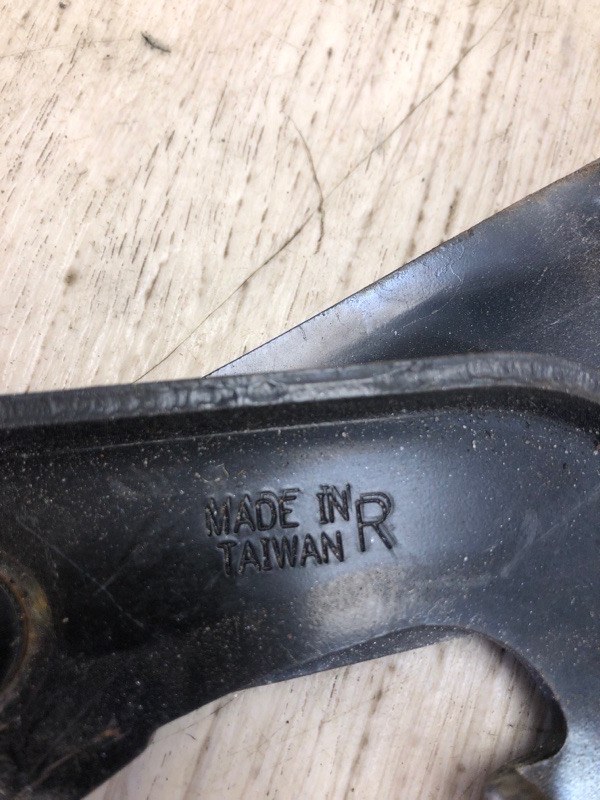 Петля капота правая VOLKSWAGEN JETTA USA 10-17 162 CBTA 2.5L