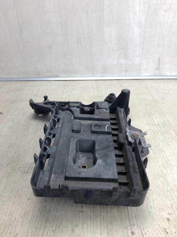 Полка аккумулятора VOLKSWAGEN JETTA USA 10-17 162 CBTA 2.5L Полка аккумулятора VOLKSWAGEN JETTA USA 10-17 162 CBTA 2.5L