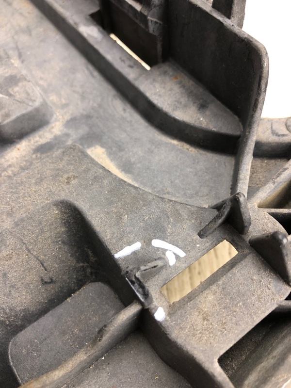 Полка аккумулятора JETTA USA 10-17 2011 162 CBTA 2.5L Полка аккумулятора JETTA USA 10-17 2011 162 CBTA 2.5L