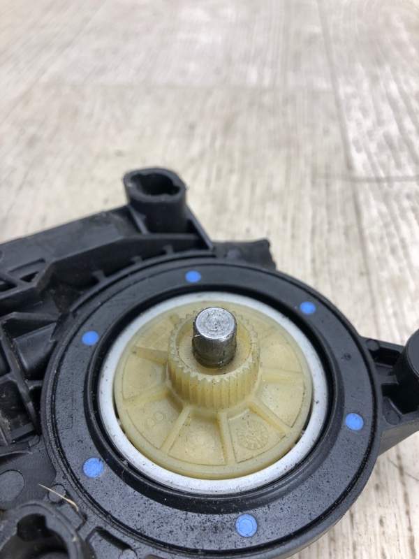 Моторчик стеклоподъемника задний правый VOLKSWAGEN JETTA USA 10-17 162 CBTA 2.5L