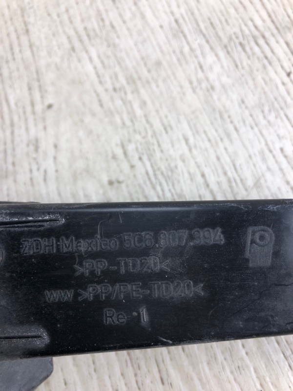 Кронштейн заднего бампера правый JETTA USA 10-17 2011 162 CBTA 2.5L