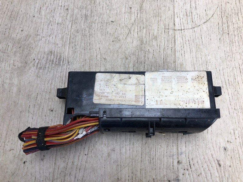 Блок предохранителей моторный отсек JETTA USA 10-17 2011 162 CBTA 2.5L