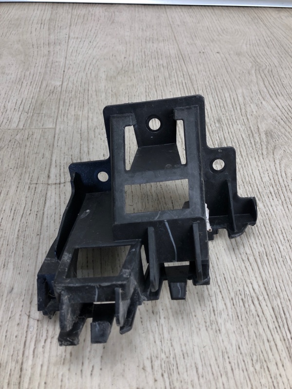 Кронштейн заднего бампера левый JETTA USA 10-17 2011 162 CBTA 2.5L