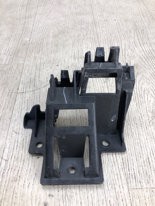 Кронштейн заднего бампера левый JETTA USA 10-17 2011 162 CBTA 2.5L