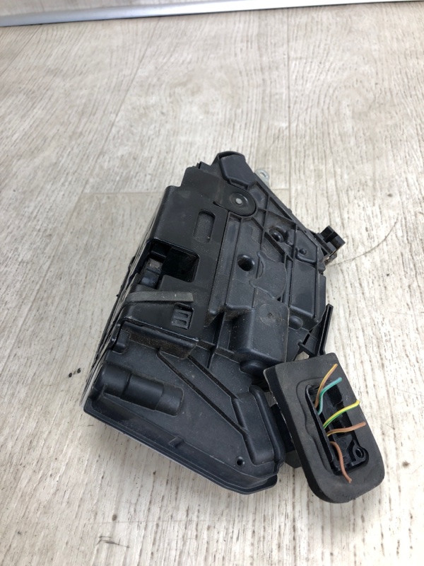 Замок двери передний правый VOLKSWAGEN JETTA USA 10-17 162 CBTA 2.5L