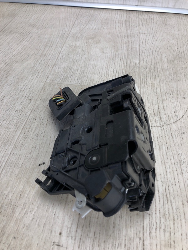 Замок двери передний правый JETTA USA 10-17 2011 162 CBTA 2.5L