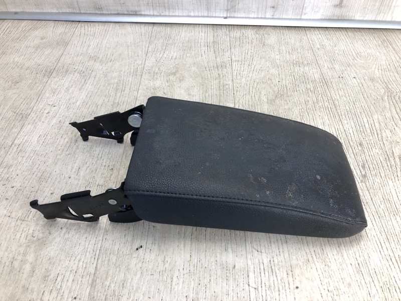 Подлокотник JETTA USA 10-17 2011 162 CBTA 2.5L