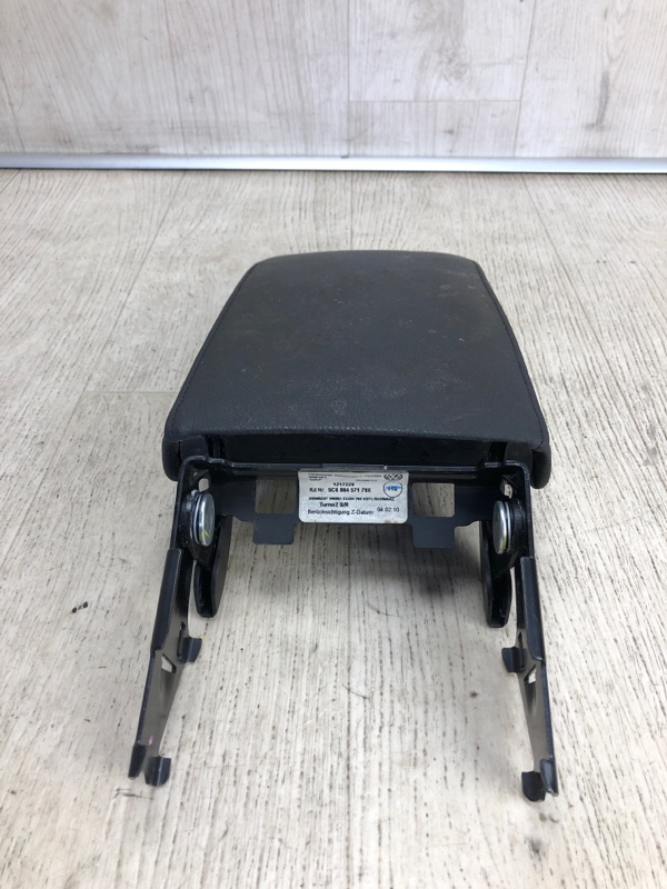 Подлокотник JETTA USA 10-17 2011 162 CBTA 2.5L