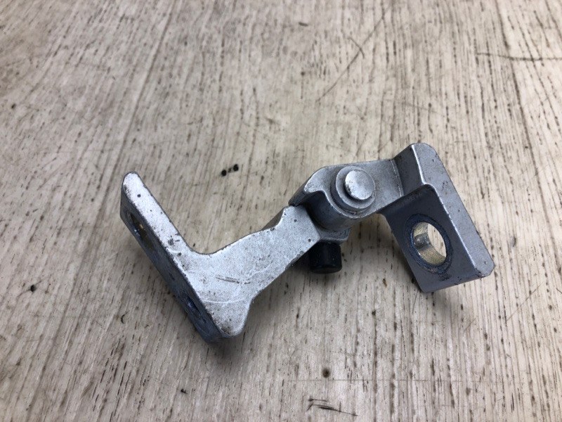 Петля двери нижняя задняя правая JETTA USA 10-17 2011 162 CBTA 2.5L