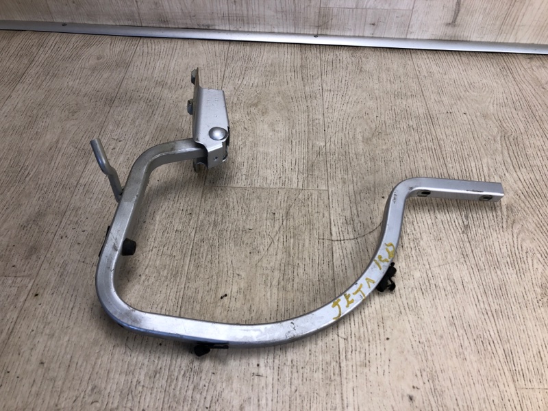 Петля крышки багажника левая VOLKSWAGEN JETTA USA 10-17 2011 162 CBTA 2.5L 5C6 827 301 C Б/У