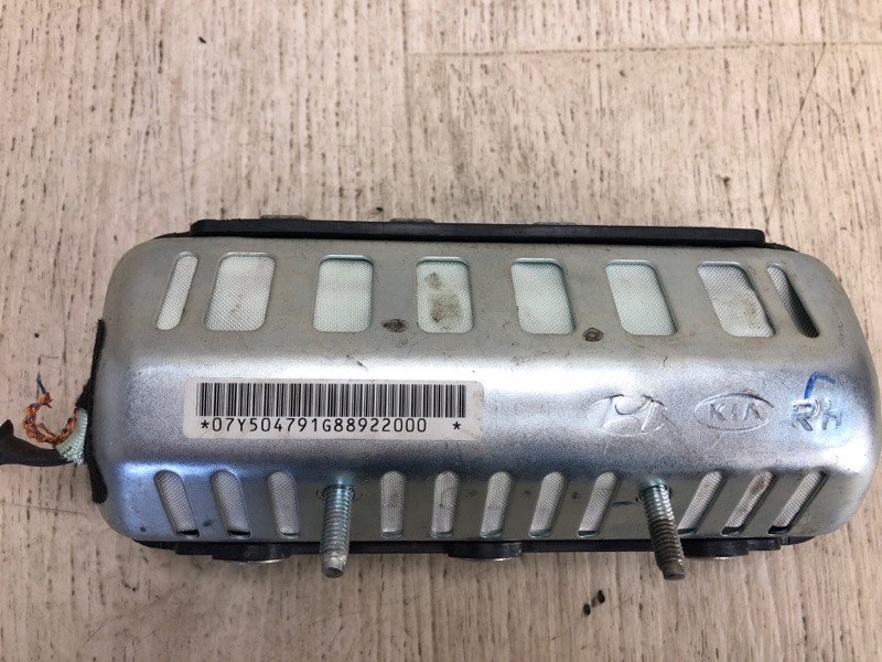 Подушка безопасности в сиденье правая SORENTO UM 14- 2015 UM 2.4 G4KJ Подушка безопасности в сиденье правая SORENTO UM 14- 2015 UM 2.4 G4KJ