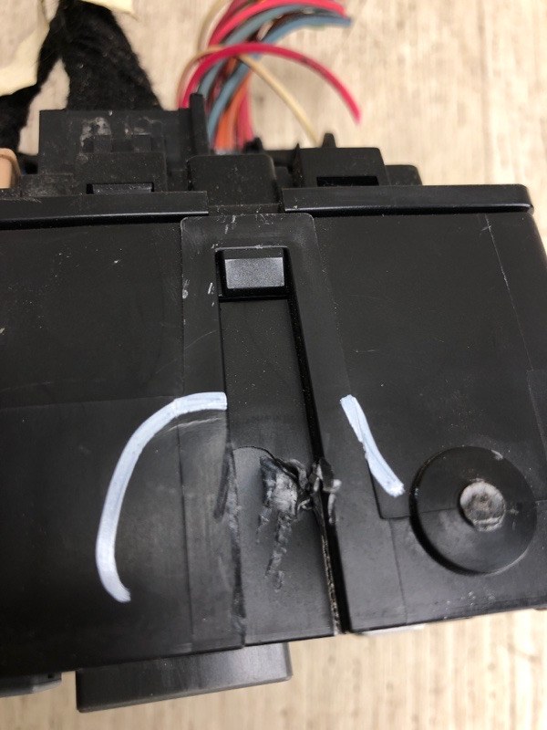 Блок предохранителей салон JOURNEY 08-20 2013 JC 3.6 ERB Блок предохранителей салон JOURNEY 08-20 2013 JC 3.6 ERB