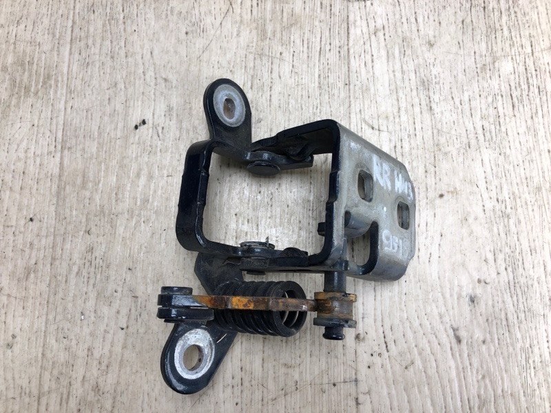 Петля двери нижняя задняя правая DODGE JOURNEY 08-20 2013 JC 3.6 ERB 5067938AE Б/У