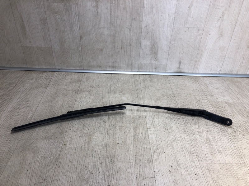 Поводок стеклоочистителя передний правый PASSAT B8 14- 2015 A32 1.8 CPRA