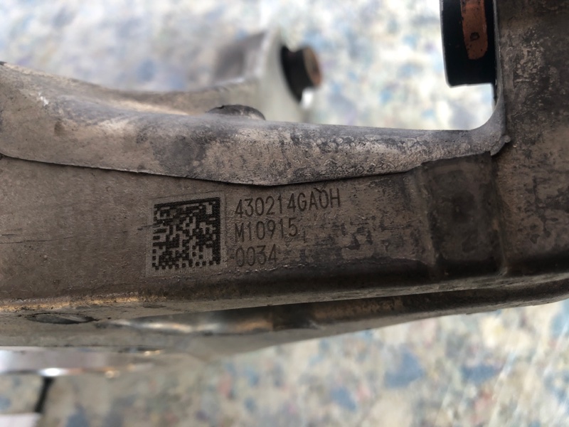 Цапфа задняя правая Q50 20- 2021 Седан 3.0 VR30DDTT Цапфа задняя правая Q50 20- 2021 Седан 3.0 VR30DDTT