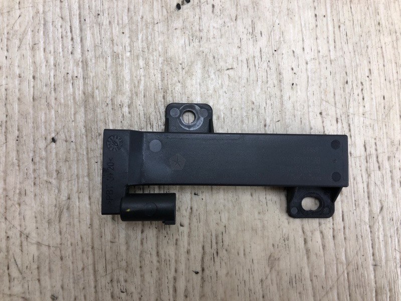 Запчасть антенна JEEP RENEGADE (BU) 14- 2015 BU 2.4 ED6 68051315AB Б/У Антенна JEEP RENEGADE (BU) 14- 2015 BU 2.4 ED6 68051315AB Б/У