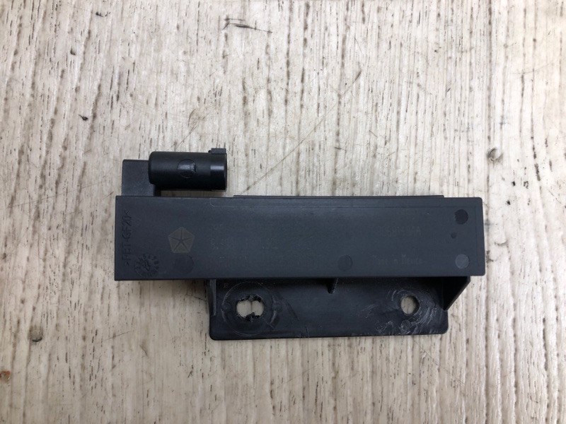 Запчасть антенна JEEP RENEGADE (BU) 14- 2015 BU 2.4 ED6 68068148AA Б/У Антенна JEEP RENEGADE (BU) 14- 2015 BU 2.4 ED6 68068148AA Б/У