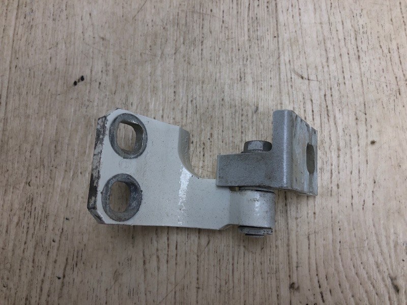 Петля двери нижняя задняя левая RENEGADE (BU) 14- 2015 BU 2.4 ED6 Петля двери нижняя задняя левая RENEGADE (BU) 14- 2015 BU 2.4 ED6