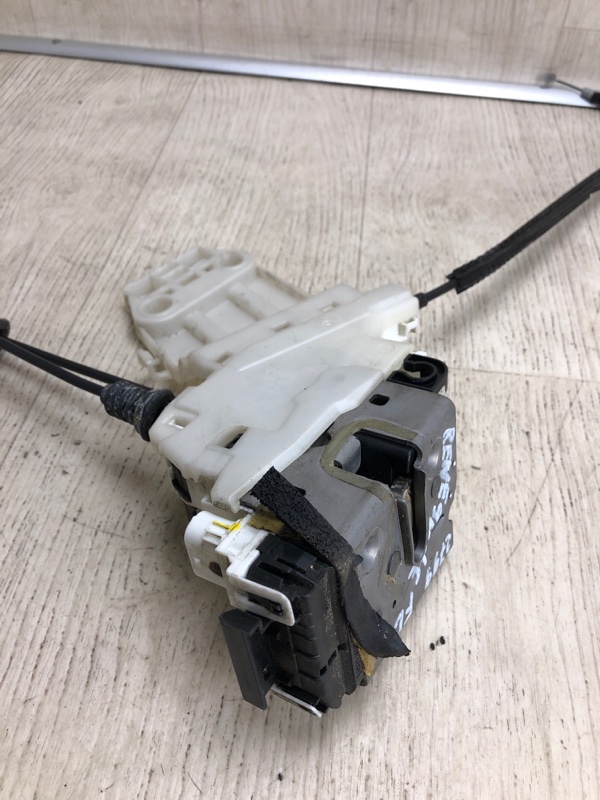 Замок двери передний левый RENEGADE (BU) 14- 2015 BU 2.4 ED6 Замок двери передний левый RENEGADE (BU) 14- 2015 BU 2.4 ED6