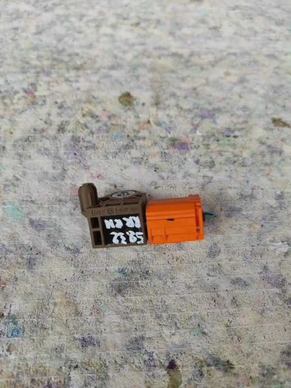 Запчасть датчик удара задний правый MAZDA CX-5 (KE) 11-17 2014 Внедорожник 2.5 KD45-57-KC0 Б/У Датчик удара задний правый MAZDA CX-5 (KE) 11-17 2014 Внедорожник 2.5 KD45-57-KC0 Б/У