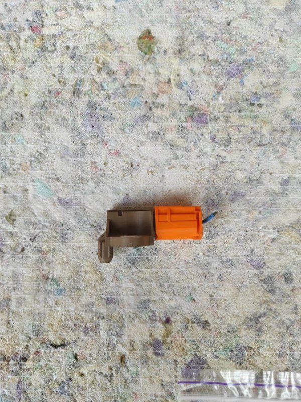 Датчик удара задний правый MAZDA CX-5 (KE) 11-17 Внедорожник 2.5 Датчик удара задний правый MAZDA CX-5 (KE) 11-17 Внедорожник 2.5