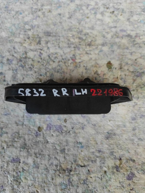 Клапан вентиляции салона задний левый CX-5 (KE) 11-17 2014 Внедорожник 2.5 Клапан вентиляции салона задний левый CX-5 (KE) 11-17 2014 Внедорожник 2.5