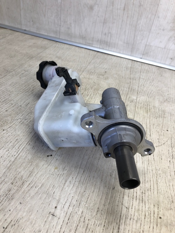 Главный тормозной цилиндр HYUNDAI ELANTRA MD 10-15 MD 1.8 G4NB Главный тормозной цилиндр HYUNDAI ELANTRA MD 10-15 MD 1.8 G4NB