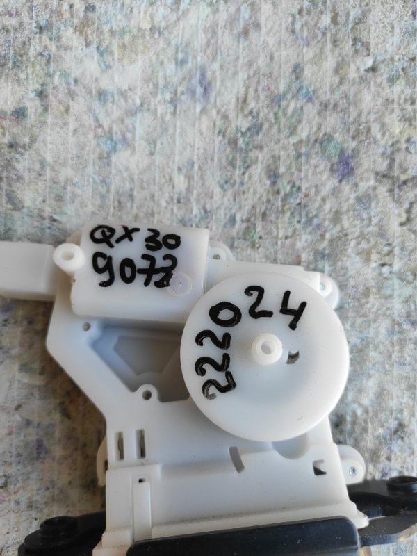 Замок крышки багажника QX30 16-20 2019 Внедорожник 2.0 20PET