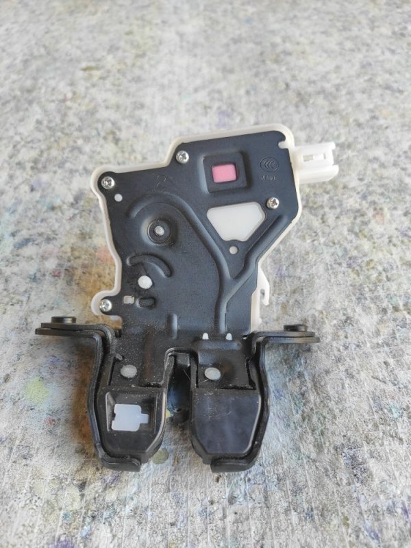 Замок крышки багажника QX30 16-20 2019 Внедорожник 2.0 20PET