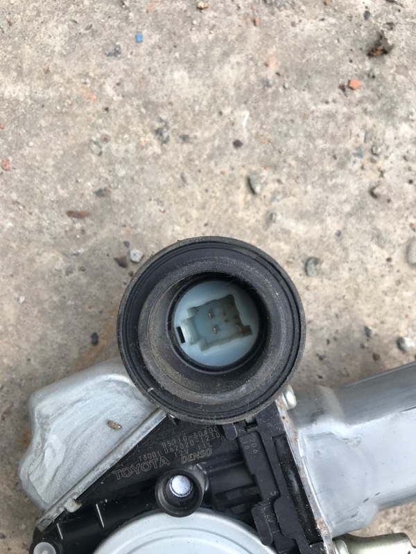 Стеклоподъемник передний правый PRIUS - 30 09-17