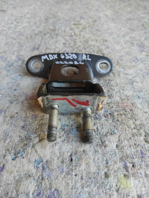 Петля крышки багажника задняя левая MDX (YD2) 06-13 2010 Внедорожник 3.7 J37A1 Петля крышки багажника задняя левая MDX (YD2) 06-13 2010 Внедорожник 3.7 J37A1